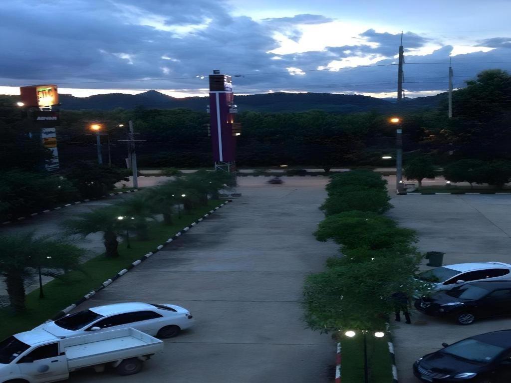 Sirimathani Hotel Loei Ngoại thất bức ảnh