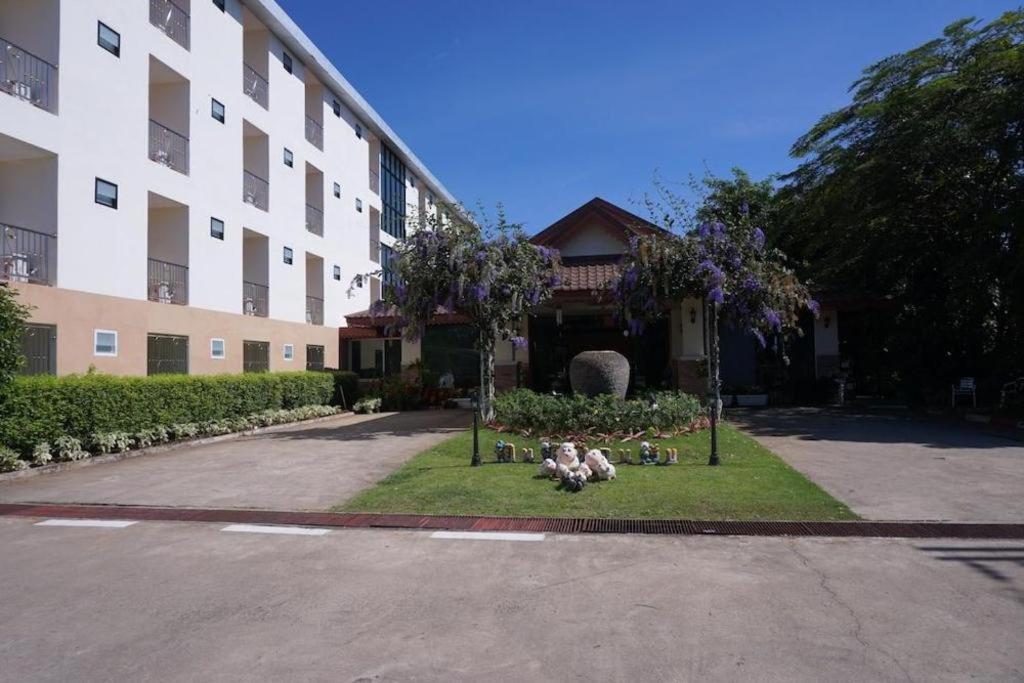 Sirimathani Hotel Loei Ngoại thất bức ảnh